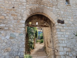 Au pied de la montagne bleue d'Angèle