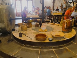 Au pied de la montagne bleue d'Angèle