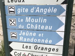 Au pied de la montagne bleue d'Angèle