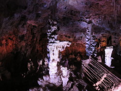 La grotte de la Salamandre à Méjannes le Clap