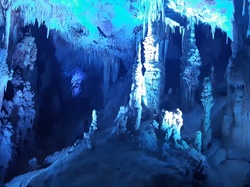 La grotte de la Salamandre à Méjannes le Clap