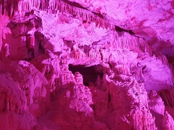 La grotte de la Salamandre à Méjannes le Clap