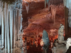 La grotte de la Salamandre à Méjannes le Clap