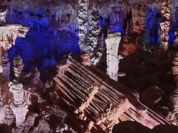 La grotte de la Salamandre à Méjannes le Clap