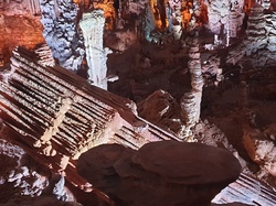 La grotte de la Salamandre à Méjannes le Clap