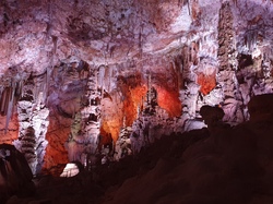 La grotte de la Salamandre à Méjannes le Clap