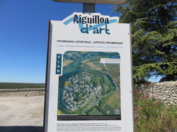 Lussan , village de caractère du Gard