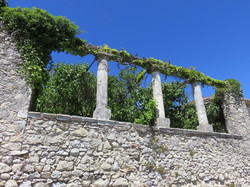 Lussan , village de caractère du Gard