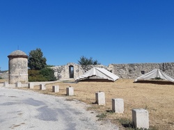Lussan , village de caractère du Gard